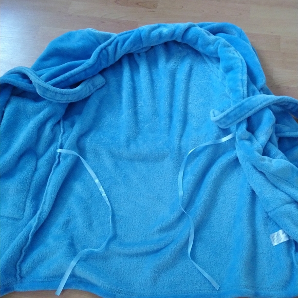 Cozy Fuzzy Robe - Picture 5 of 7